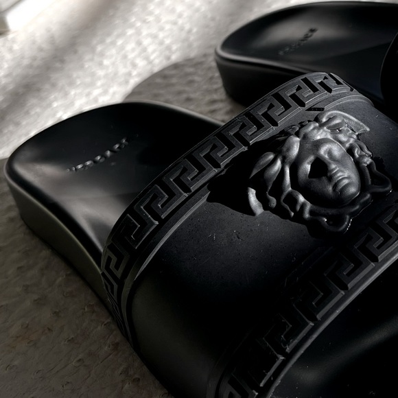 Authentic VERSACE Men Sandal MEDUSA Black
Slide Made in Italy - Picture 2 of 4